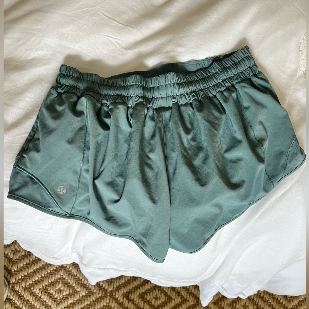 RARE green lululemon hotty hot short 2.5 inch inseam